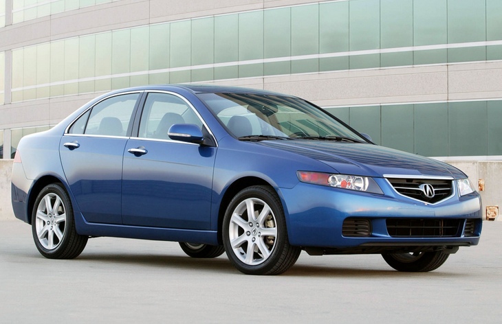 Седан Acura TSX первого поколения