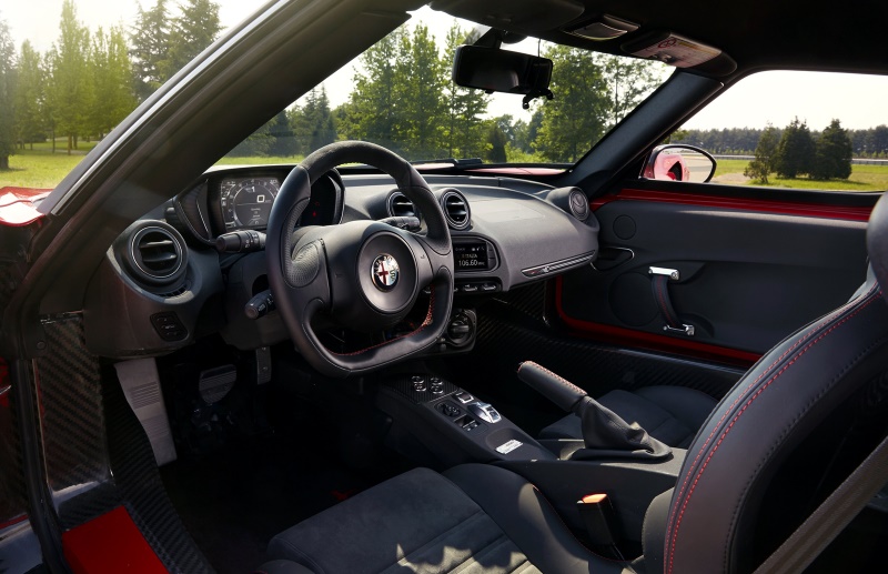 �������� ���������� Alfa Romeo 4C