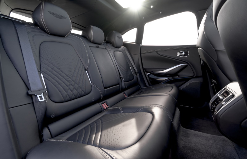 �������� ���������� Aston Martin DBX