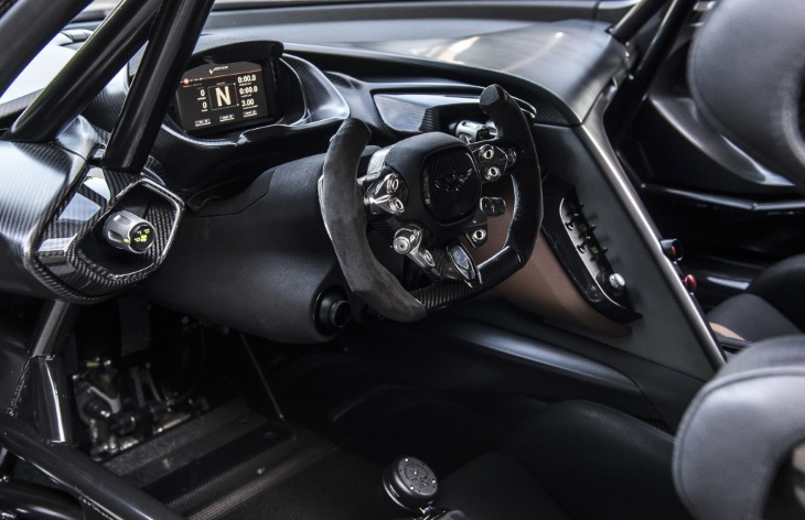 �������� ���� Aston Martin Vulcan