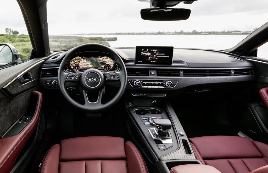 Салон купе Audi A5 второго поколения
