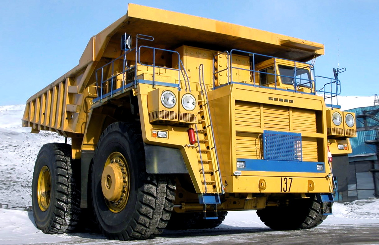 Самосвал БелАЗ-75306