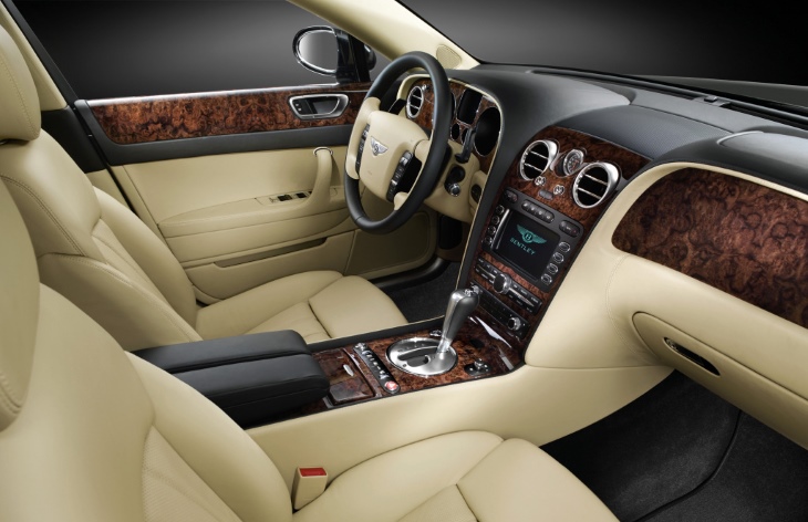 Интерьер седана Bentley Continental Flying Spur, 2005–2013