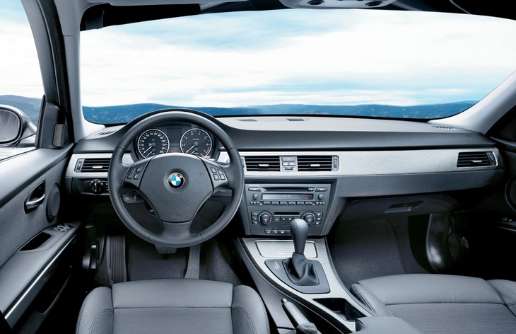 Интерьер автомобиля BMW третьей серии пятого поколения, 2005–2012