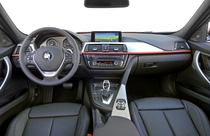 Интерьер автомобиля BMW 3 серии шестого поколения