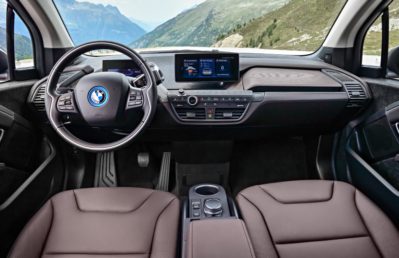 Интерьер хэтчбека BMW i3