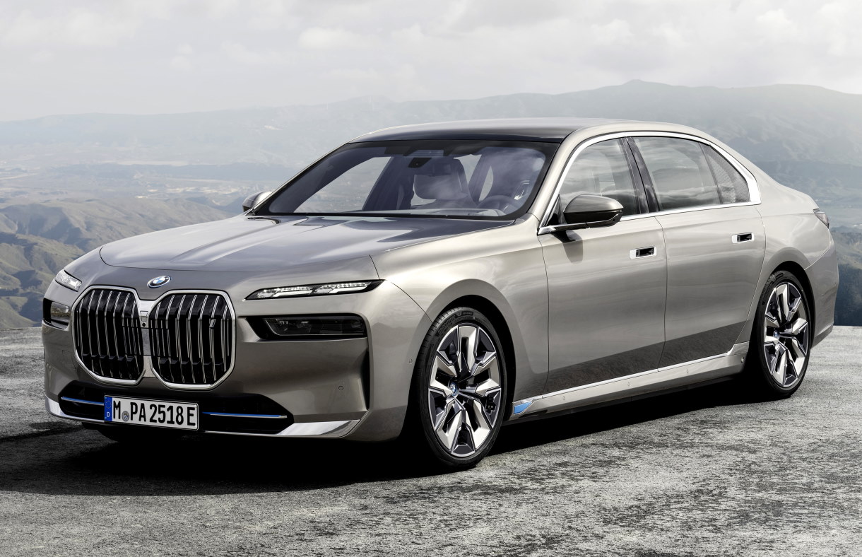 ����� BMW i7