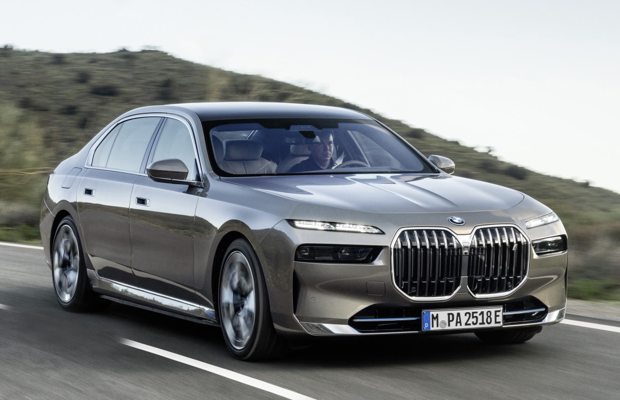 BMW i7