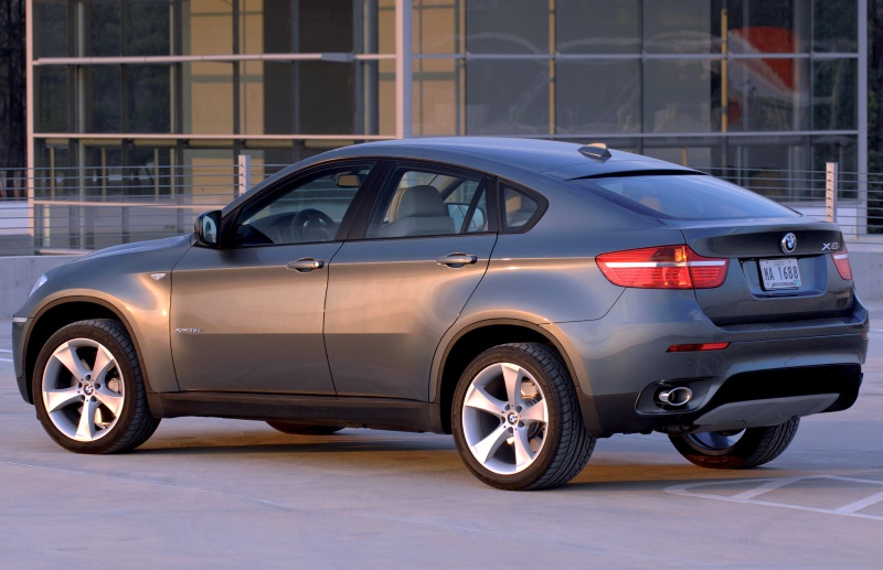 Кроссовер BMW X6 первого поколения