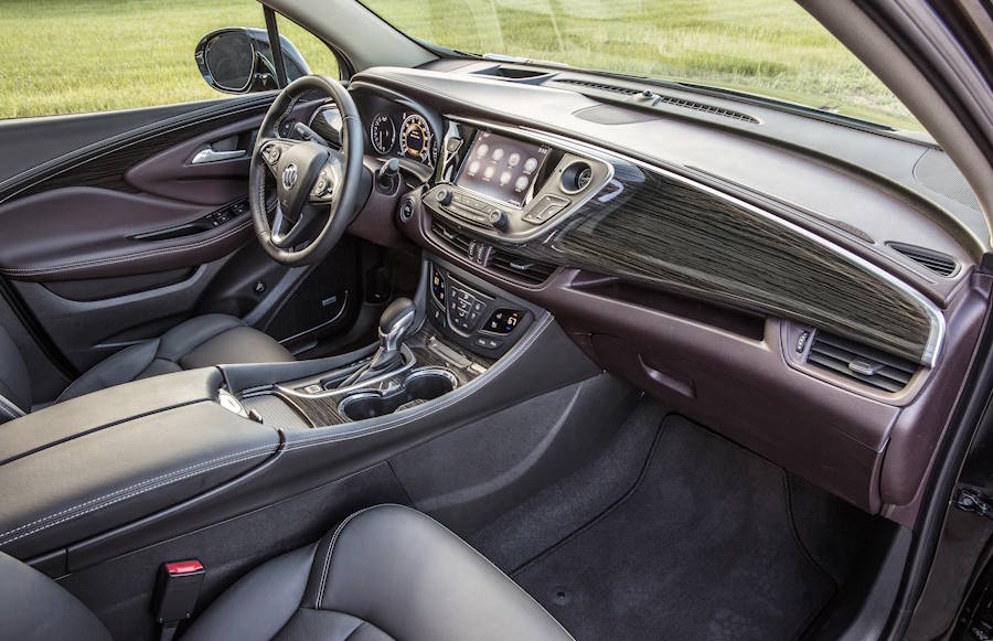 Салон кроссовера Buick Envision первого поколения