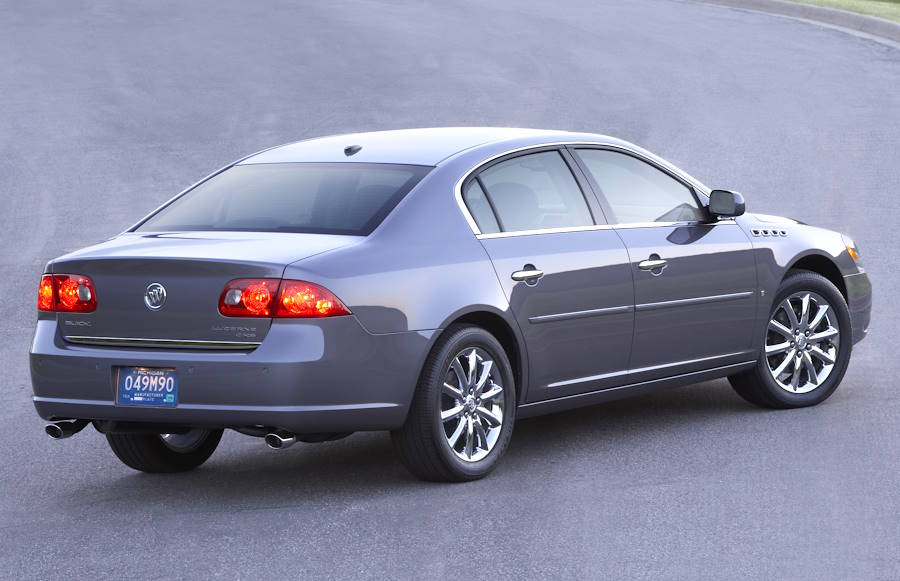Седан Buick Lucerne