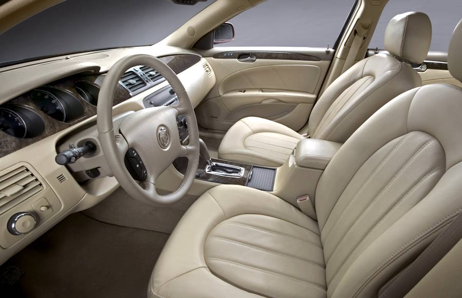 Салон седана Buick Lucerne