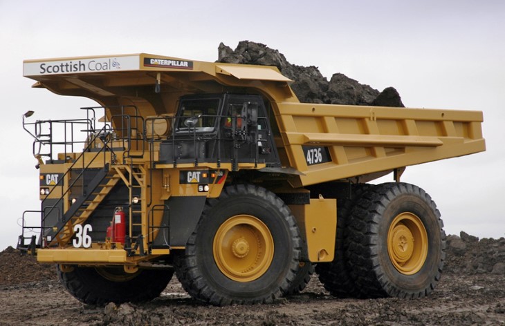 Карьерный самосвал Caterpillar 785