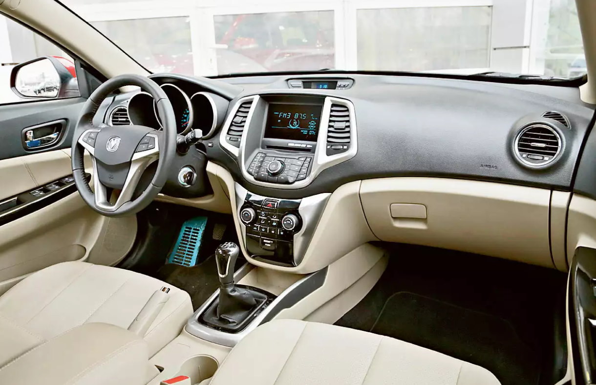 Салон седана Changan Eado