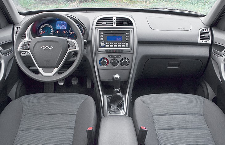 Интерьер кроссовера Chery Tiggo после рестайлинга 2010 года