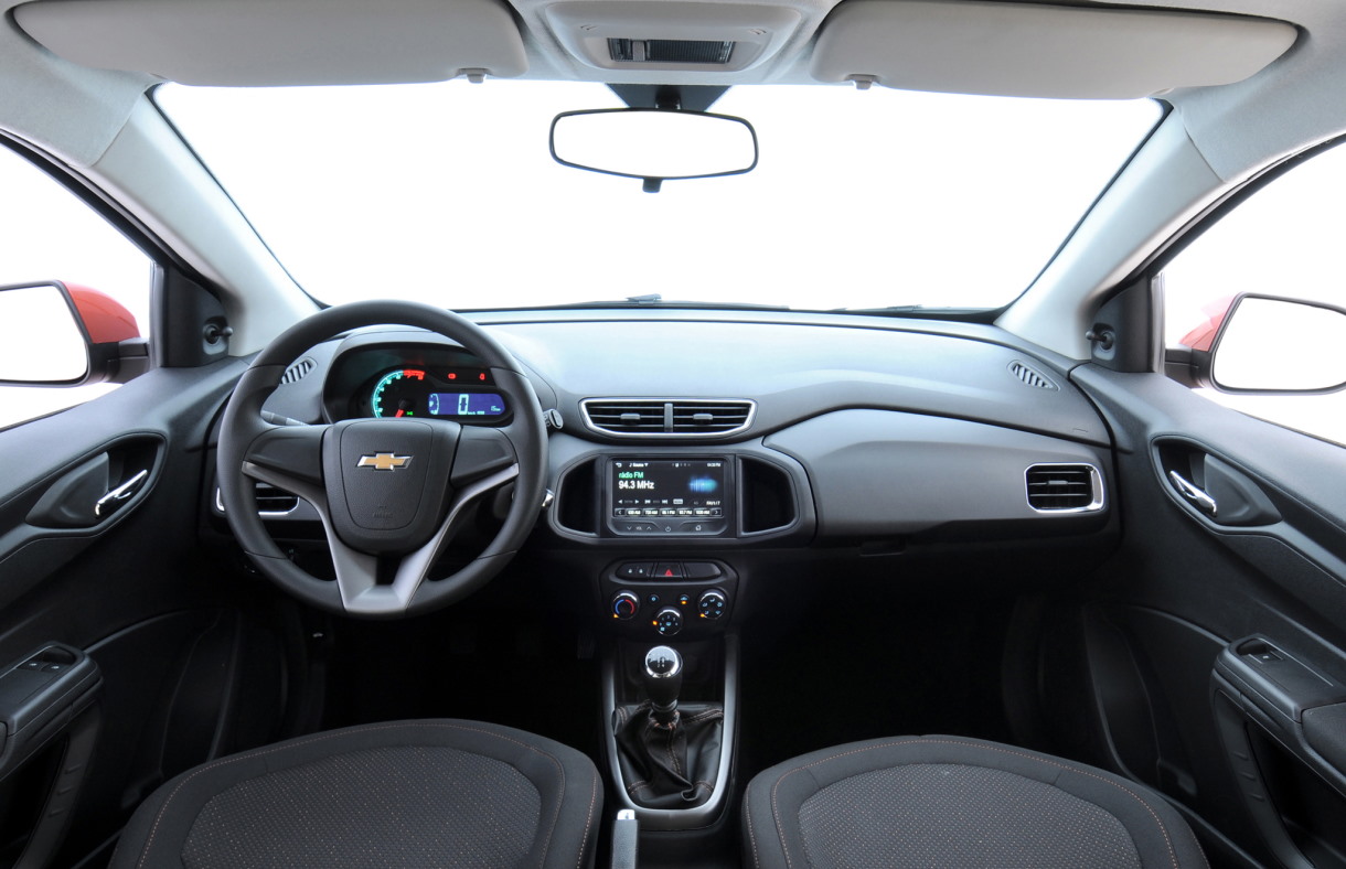 Салон хэтчбека Chevrolet Onix первого поколения