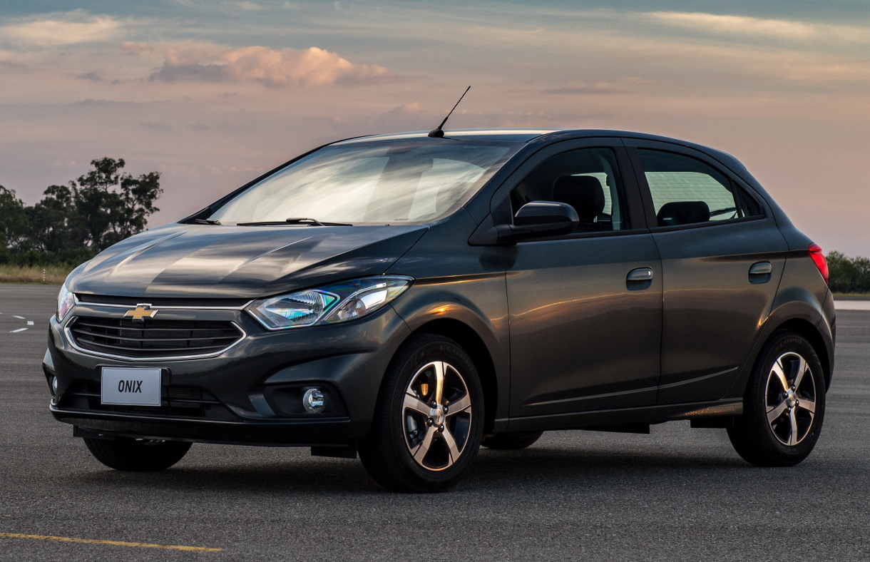 Хэтчбек Chevrolet Onix первого поколения после рестайлинга 2016 года