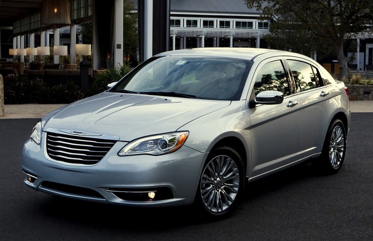 Седан Chrysler 200 первого поколения, 2010–2014