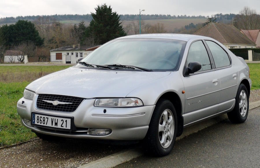 Седан Chrysler Stratus