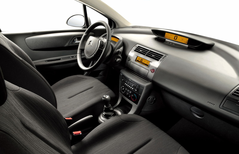 Интерьер хэтчбека Citroen C4