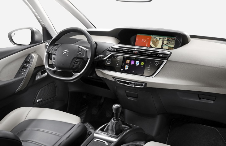 Интерьер минивэна Citroen C4 Picasso
