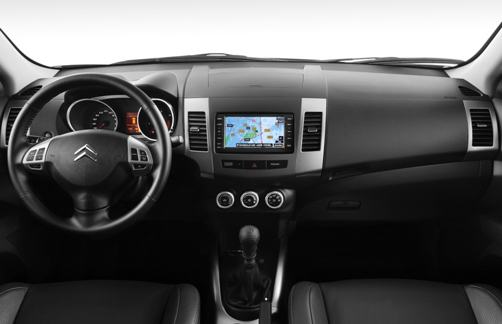 Интерьер кроссовера Citroen C-Crosser, 2007–2012
