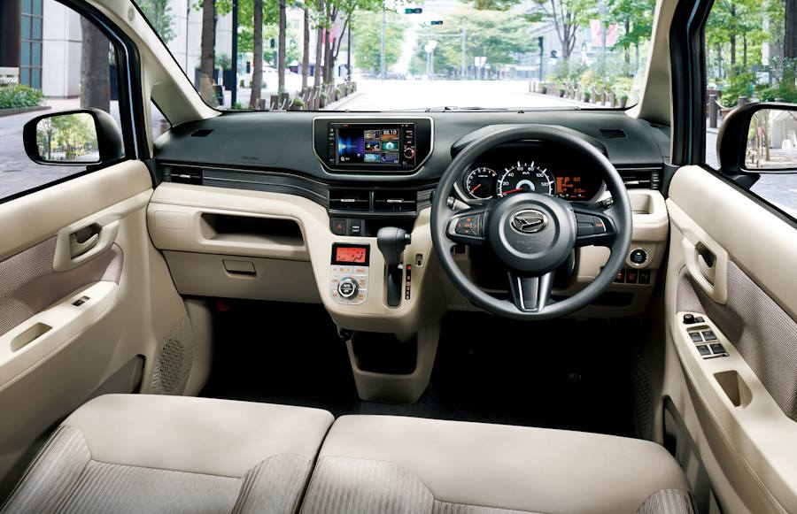 Салон хэтчбека Daihatsu Move шестого поколения