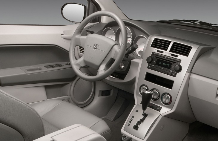 Интерьер хэтчбека Dodge Caliber
