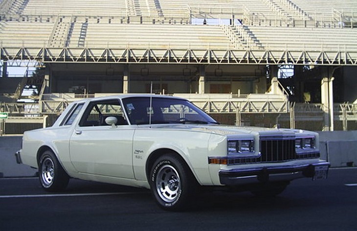 Купе Dodge Magnum третьего поколения, 1981–1982