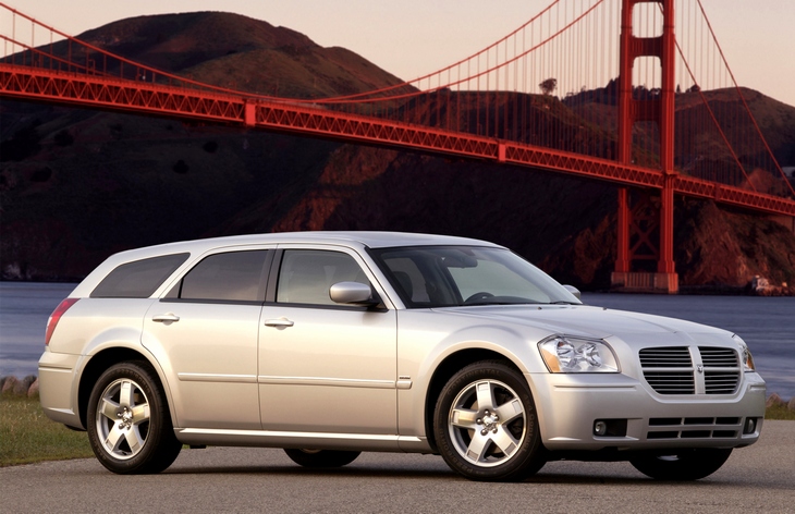 Универсал Dodge Magnum пятого поколения, 2005–2008