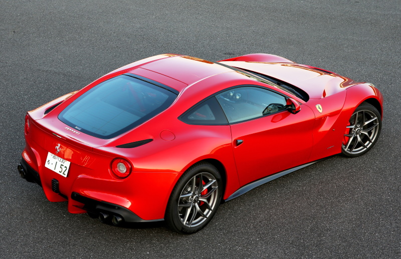 Купе Ferrari F12berlinetta