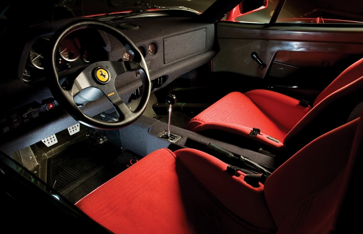 Интерьер купе Ferrari F40, 1987–1992