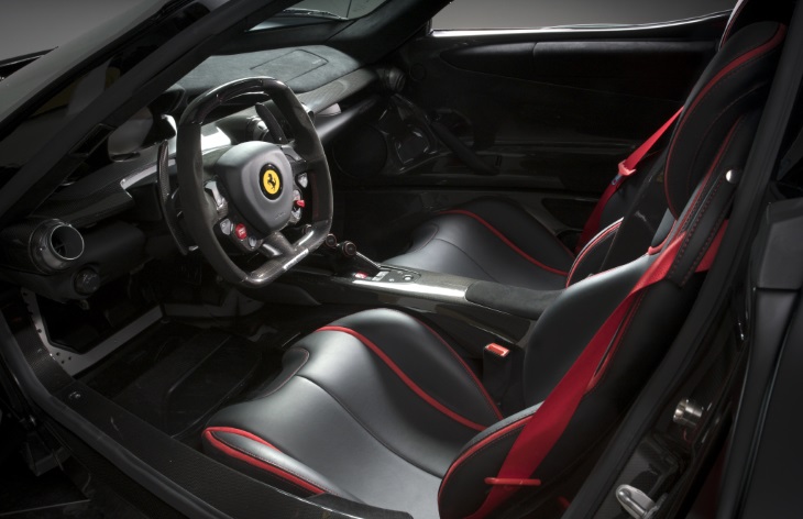 Интерьер автомобиля LaFerrari