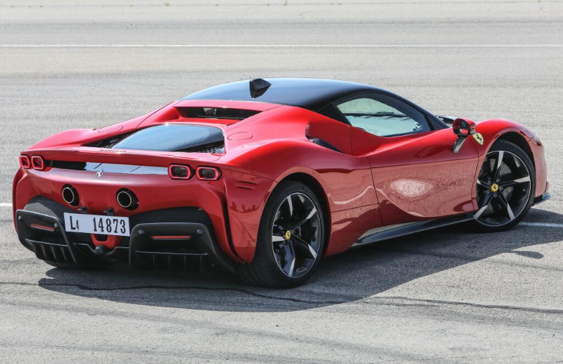 ���� Ferrari SF90 Stradale