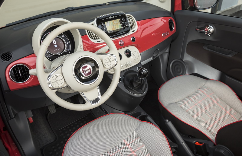 Салон хэтчбека Fiat 500