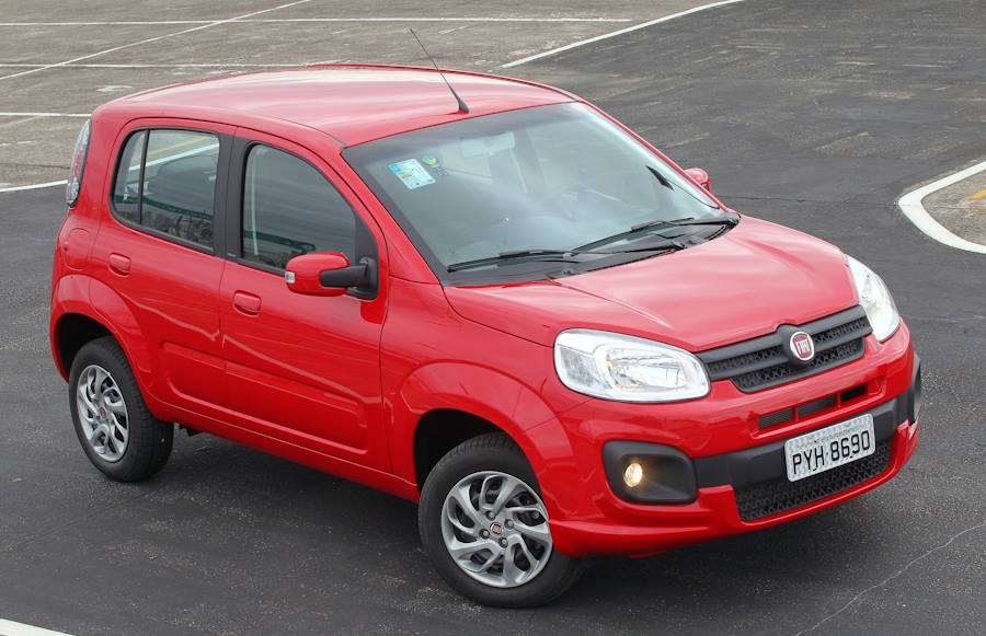 Пятидверный хэтчбек Fiat Uno второго поколения после рестайлинга 2016 года