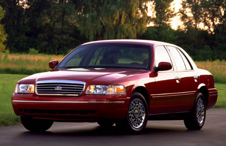 Седан Ford Crown Victoria второго поколения