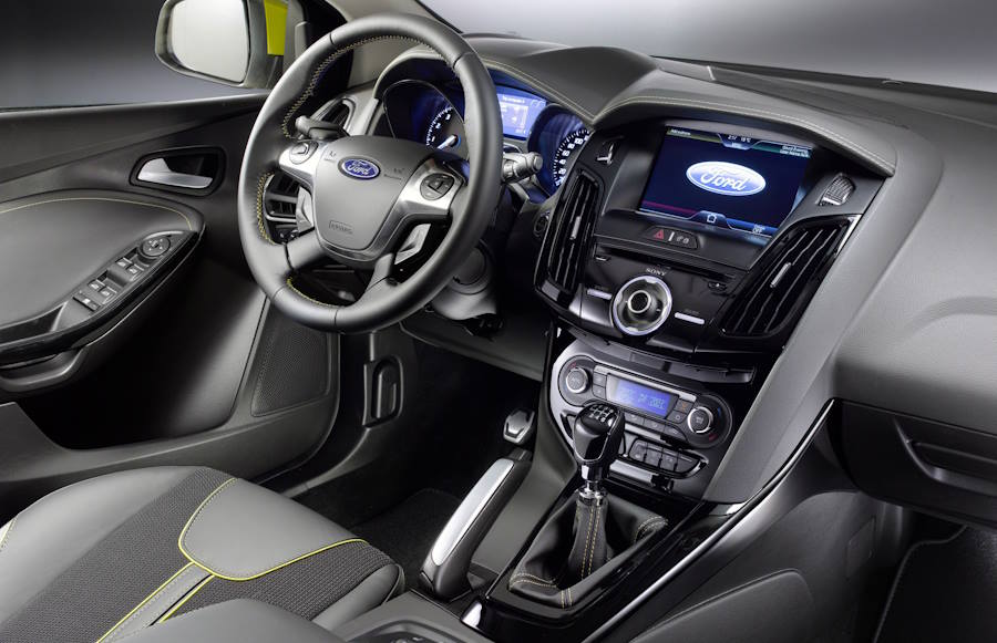 Салон автомобиля Ford Focus третьего поколения