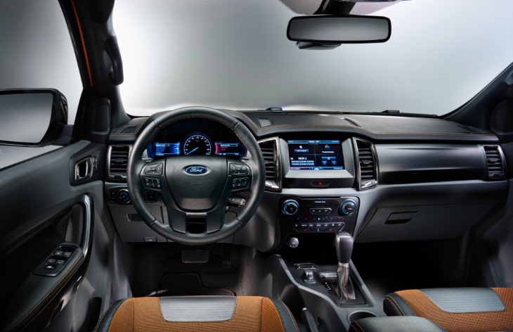 Интерьер пикапа Ford Ranger
