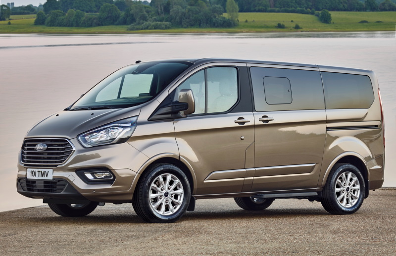 Микроавтобус Ford Tourneo Custom