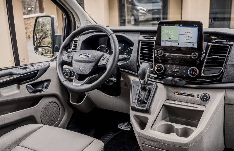 Салон микроавтобуса Ford Tourneo Custom