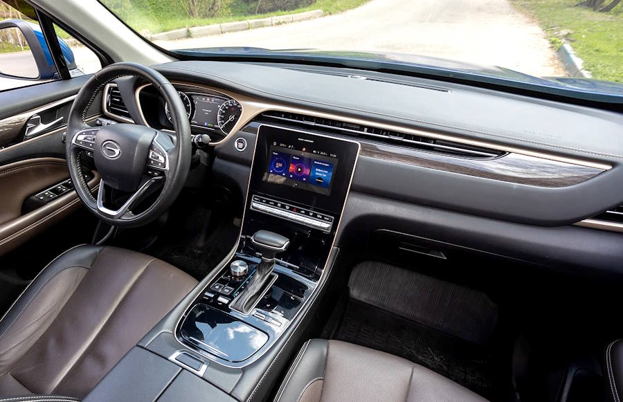 Салон кроссовера GAC GS5