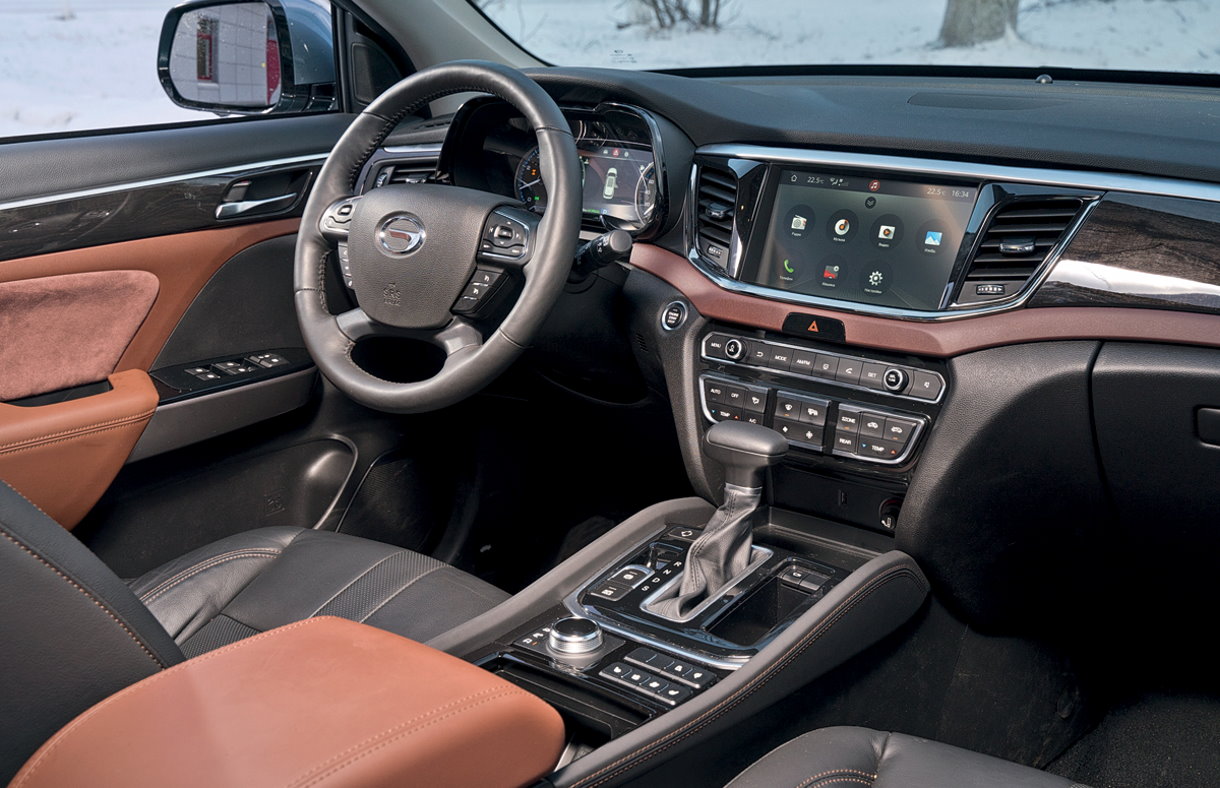 Салон кроссовера GAC GS8 первого поколения
