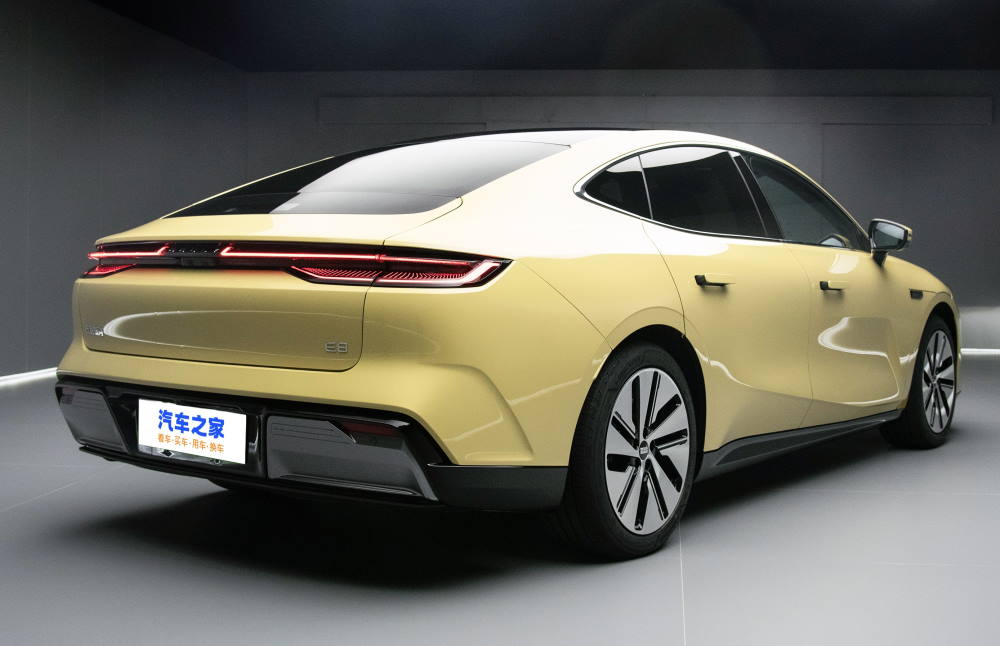 ������������� Geely Galaxy E8