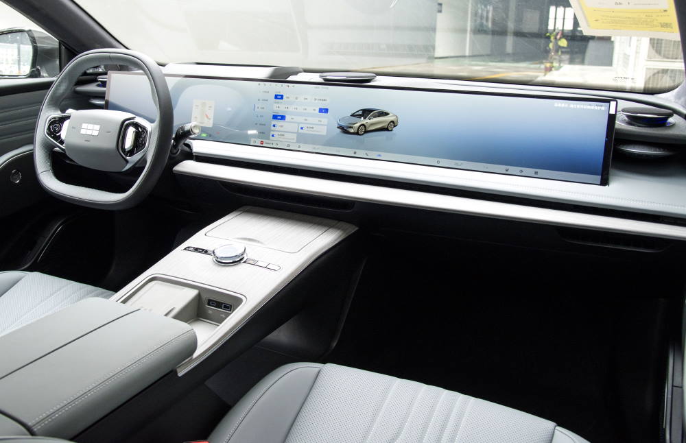 ����� ������������� Geely Galaxy E8