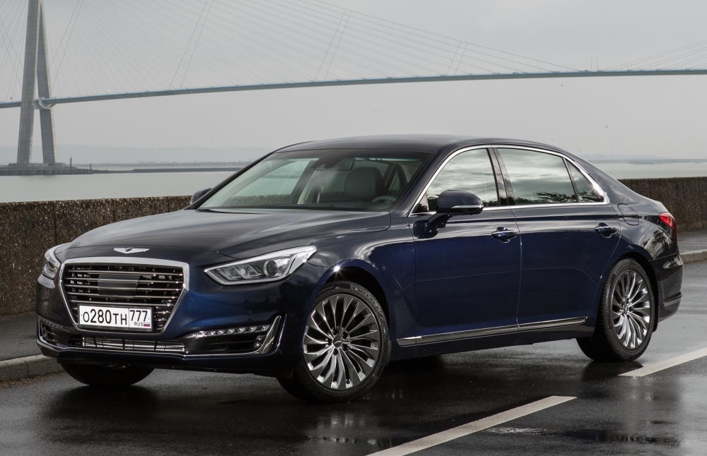 Седан Genesis G90 первого поколения