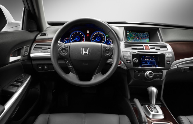 Интерьер кроссовера Honda Crosstour