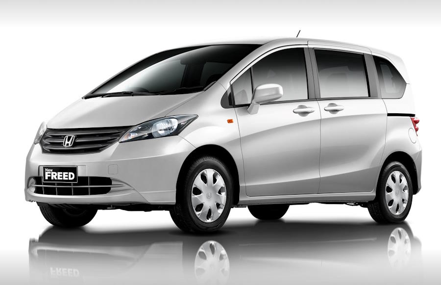 Компактвэн Honda Freed первого поколения