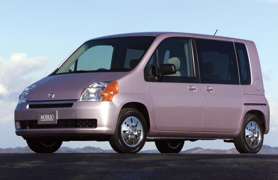 Автомобиль Honda Mobilio первого поколения