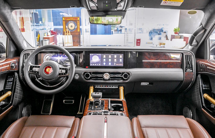 ����� ������������ Hongqi LS7